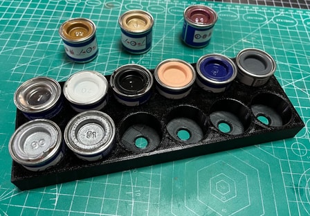 Revell paint palette for 12 cans by Zossy - Thingiverse